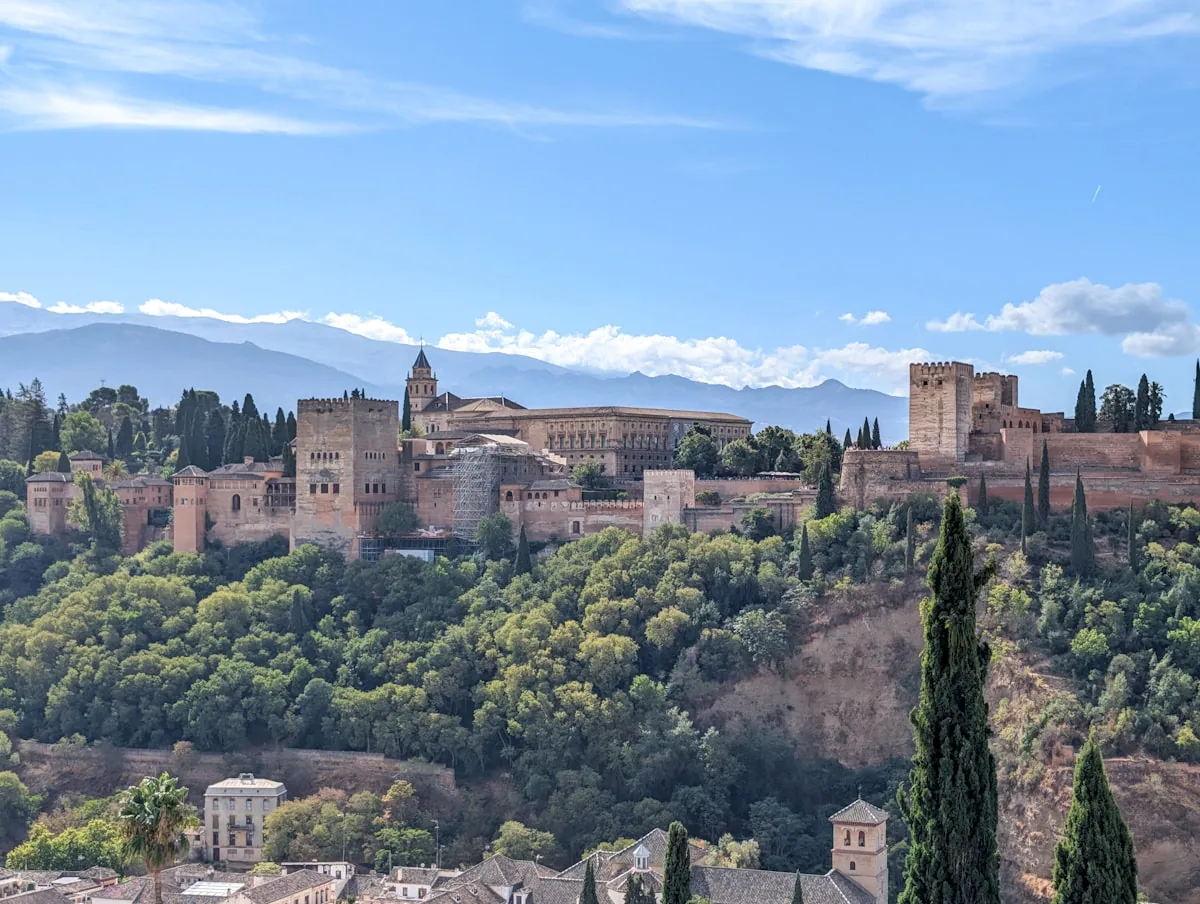 Granada Adventure: Routes, Views and Outdoor Experiences